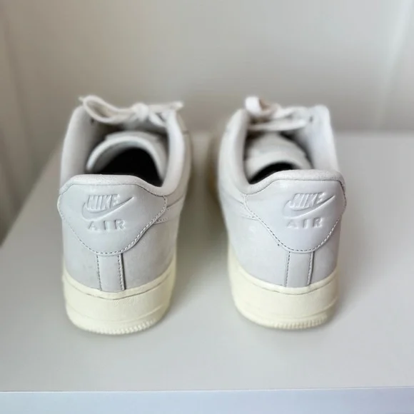 Nike Air Force 1 '07 Sneaker Women's Size 11 - Picture 4 of 9